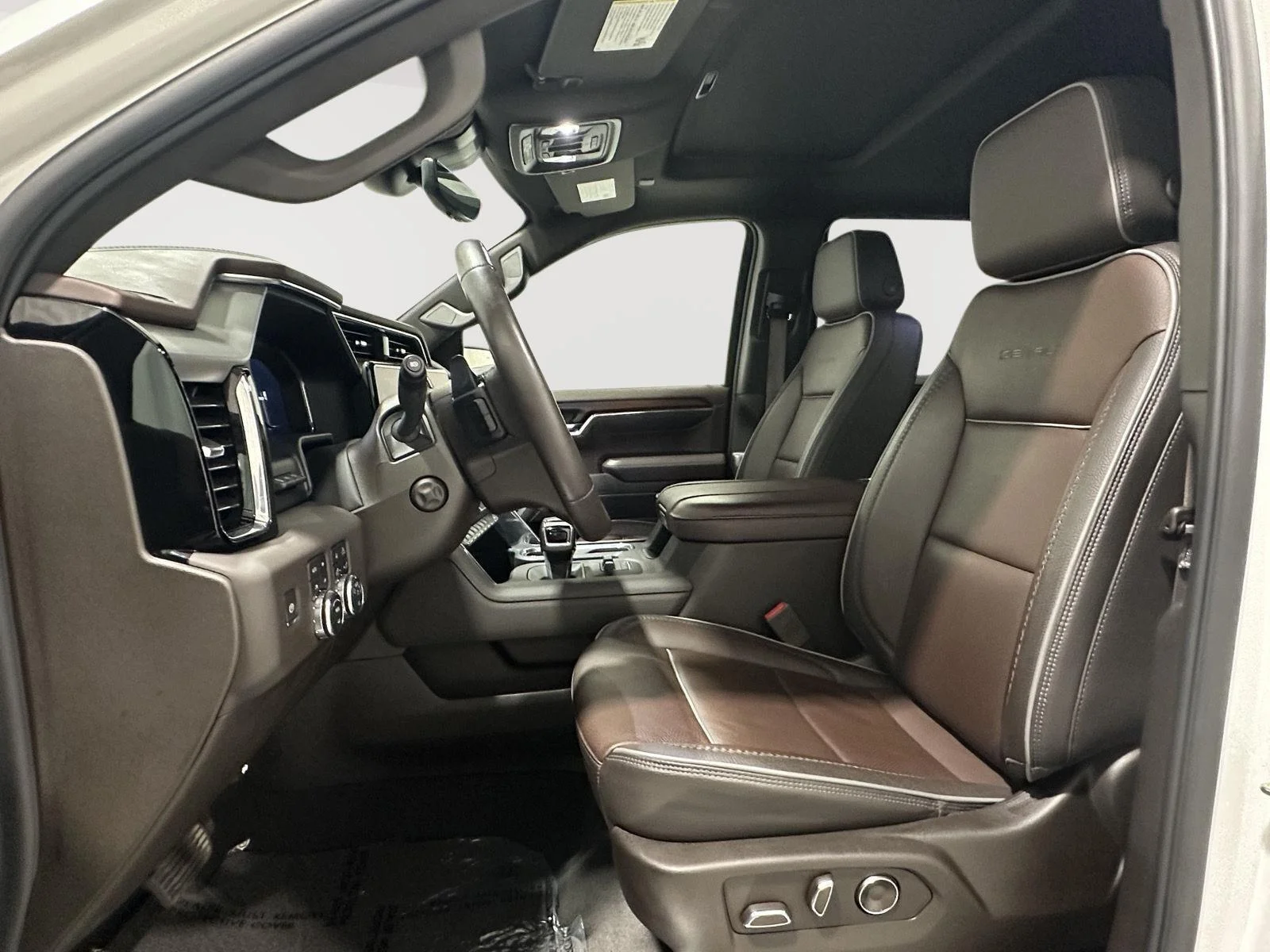 Used 2024 White Frost Tricoat GMC Denali image 23