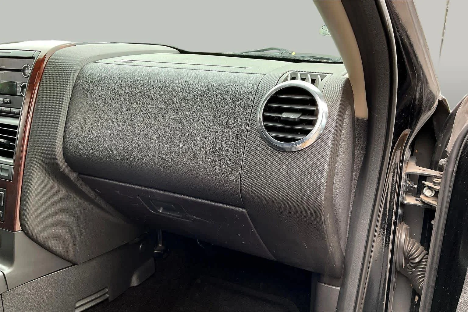 Used 2009 Black Ford Limited image 17
