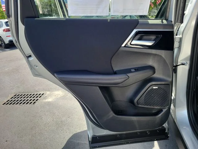 Used 2026 Silver Mitsubishi ES image 9