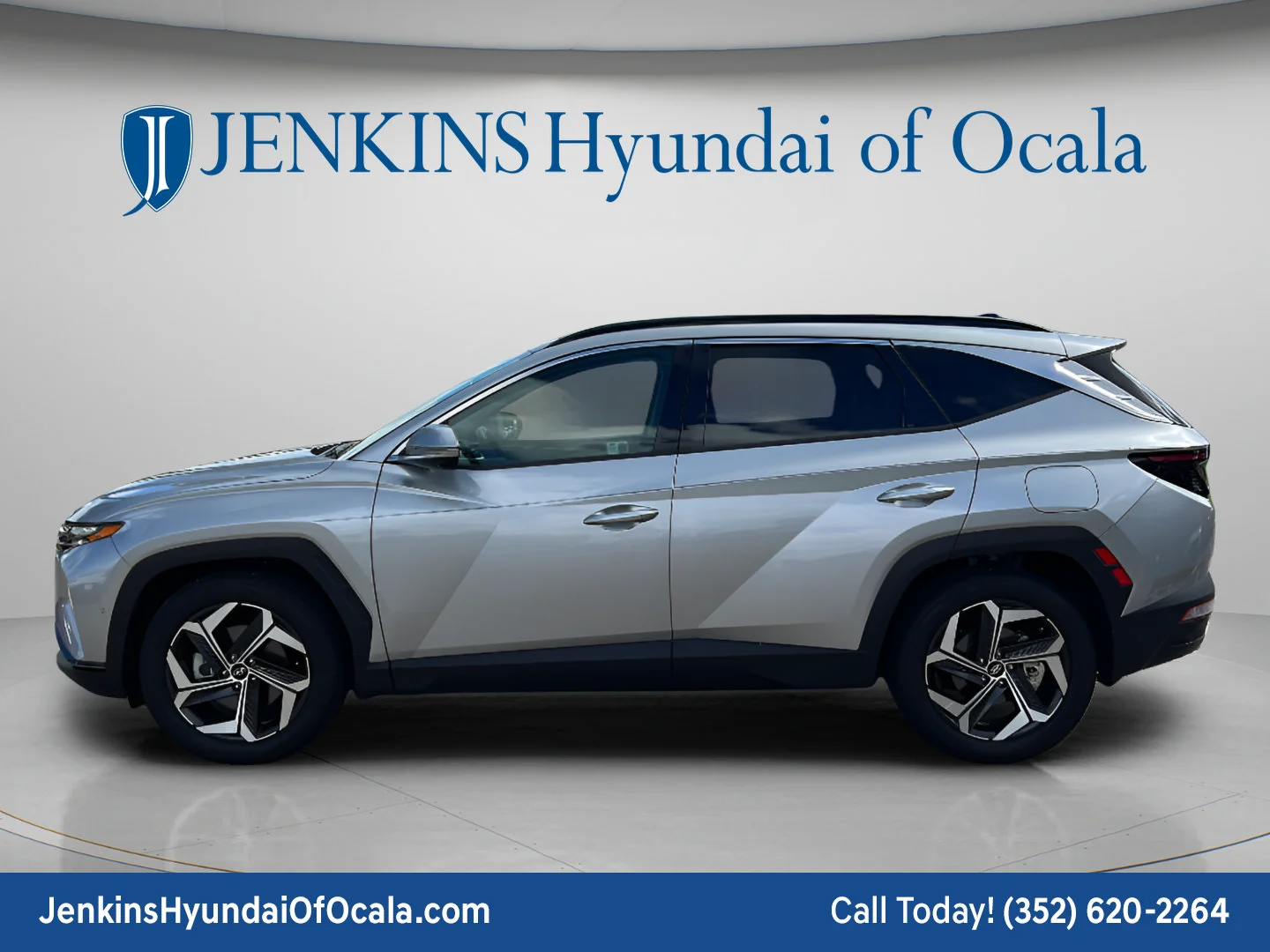 Used 2024 Shimmering Silver Hyundai Limited image 6