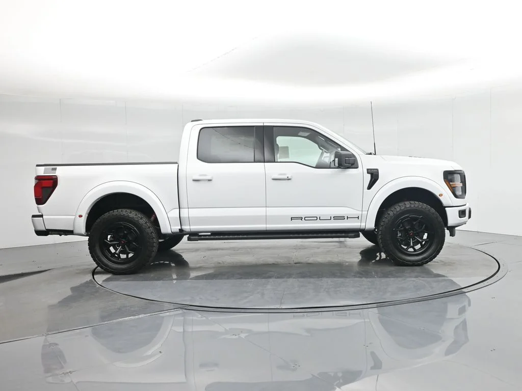 New 2025 Oxford White Ford XLT image 30