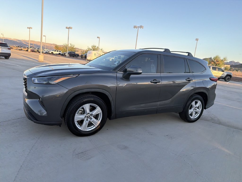 2023 Toyota Highlander L - Photo 8