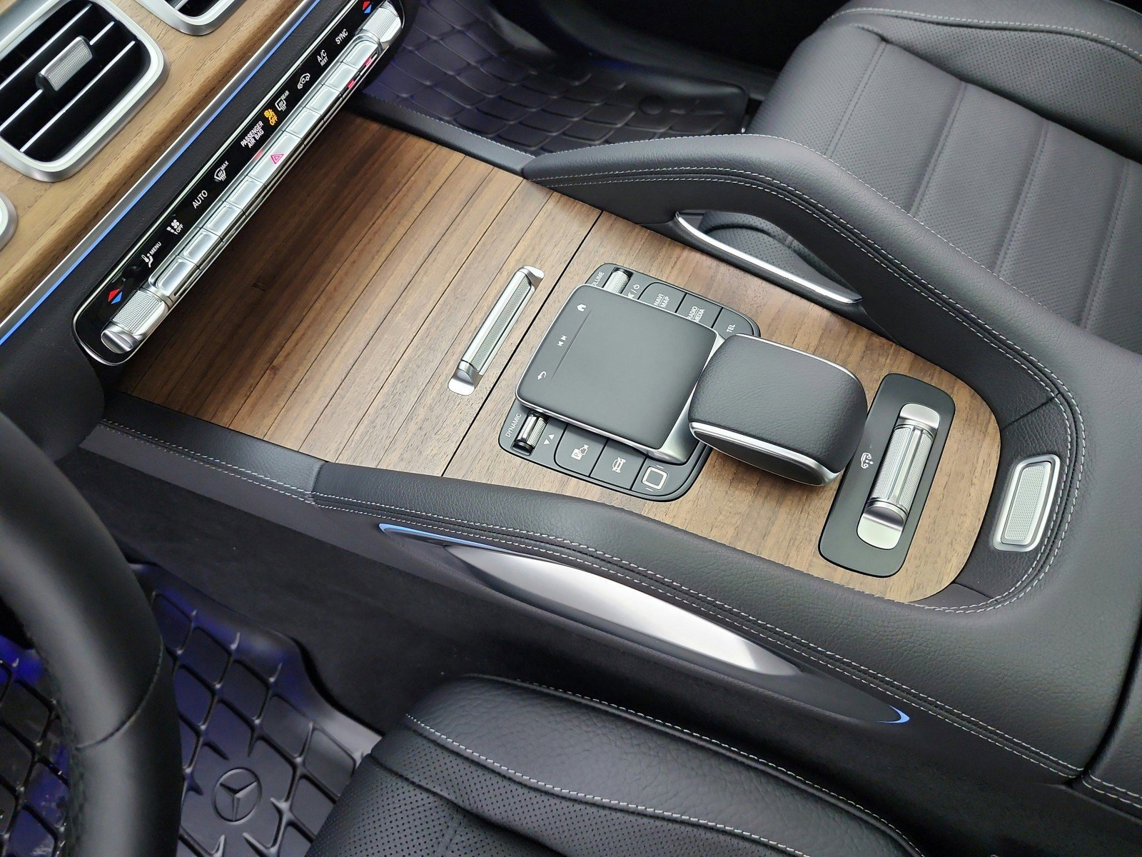 New 2026 Obsidian Black Metallic Mercedes-Benz GLE 580 4MATIC® SUV image 39