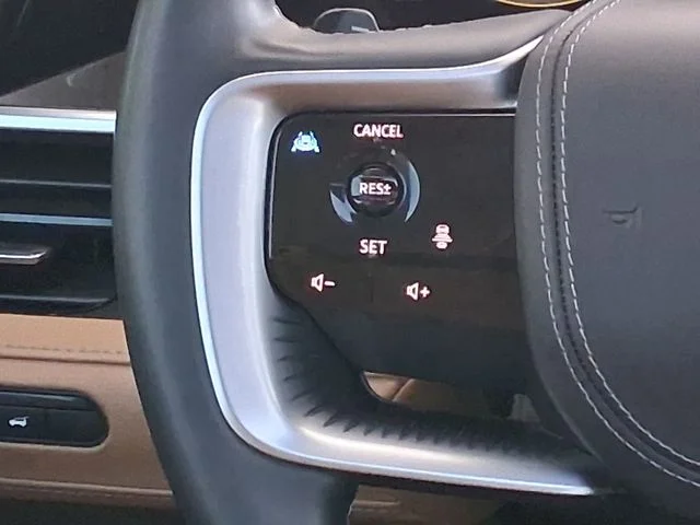 Used 2025 White INFINITI SENSORY image 11