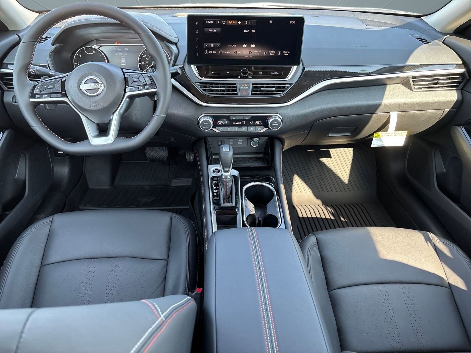 2025 Nissan Altima SR - Photo 17
