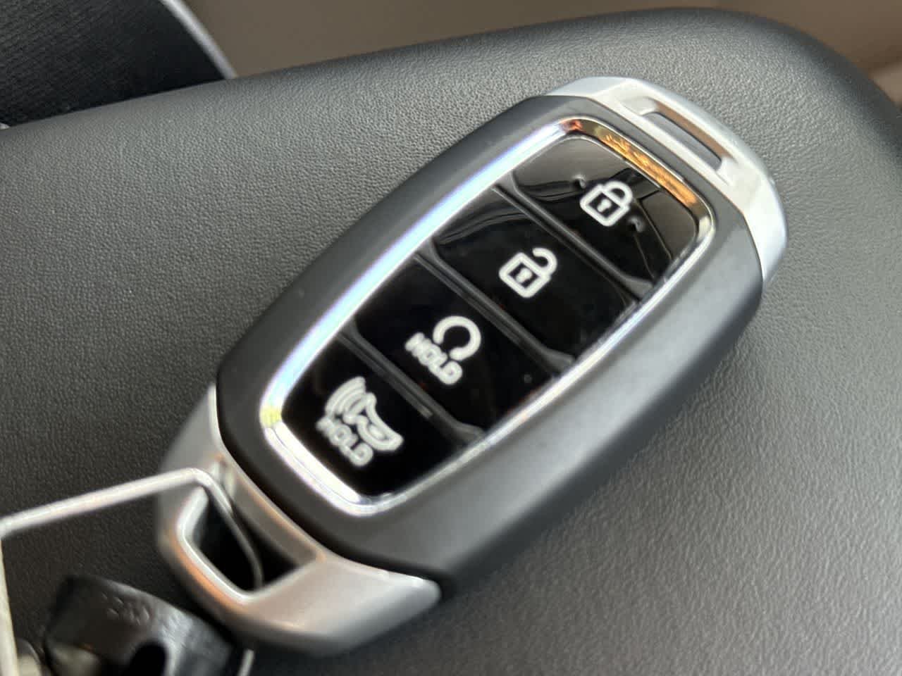 2025 Hyundai Venue SEL - Photo 28