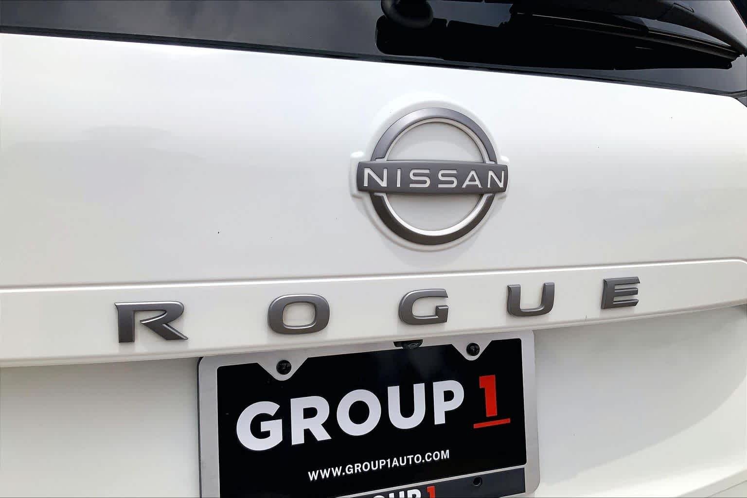 Used 2024 Glacier White Nissan S image 30