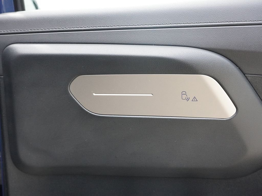 Used 2027 Black Kia S image 50