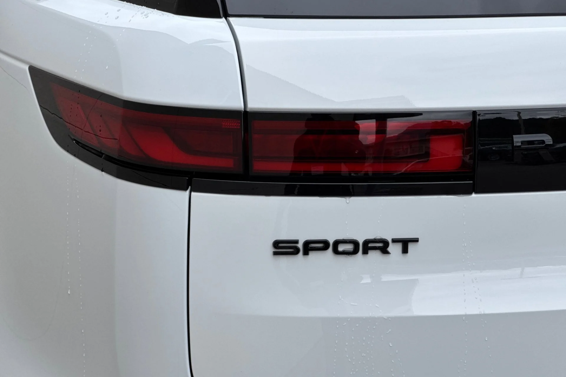 New 2026 FUJI WHITE Land Rover Dynamic SE image 12