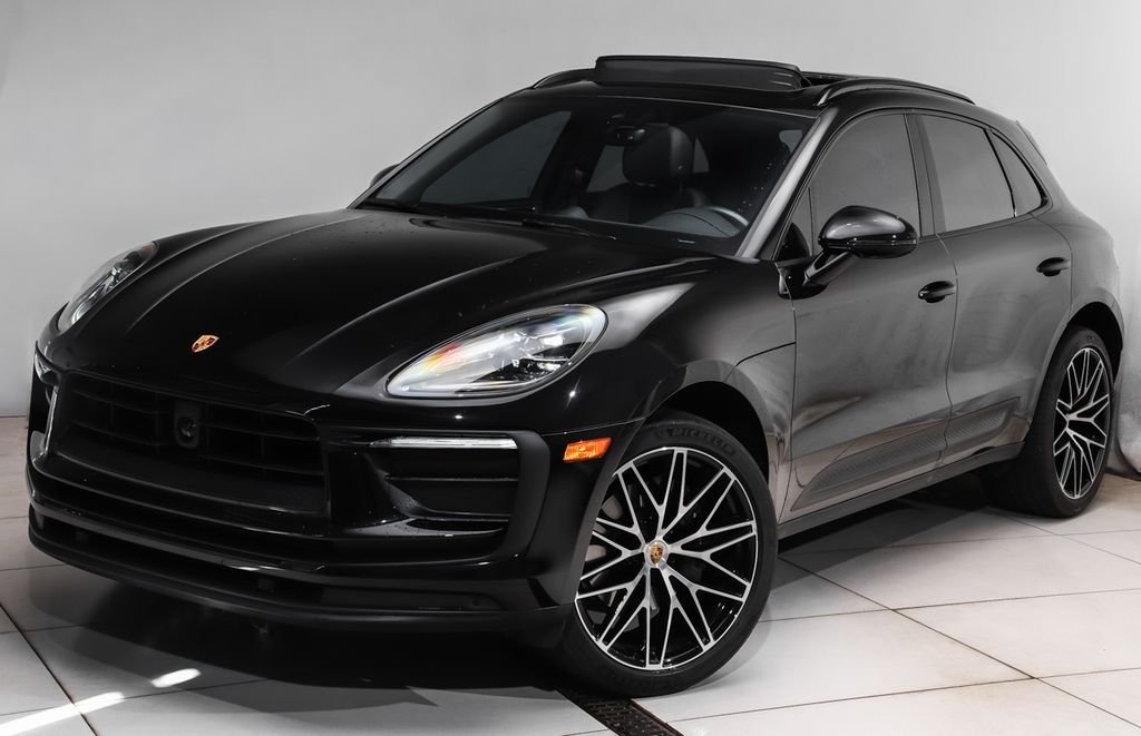 2023 Porsche Macan T's photo