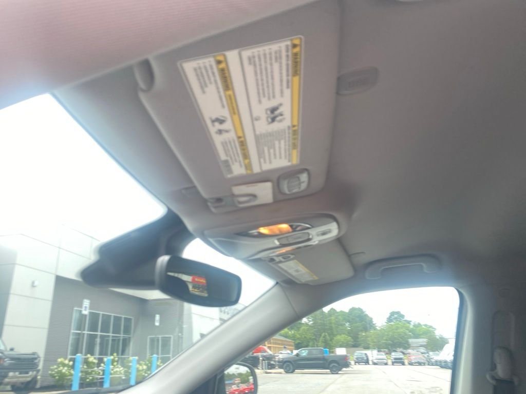 Used 2022 White Jeep Latitude image 8