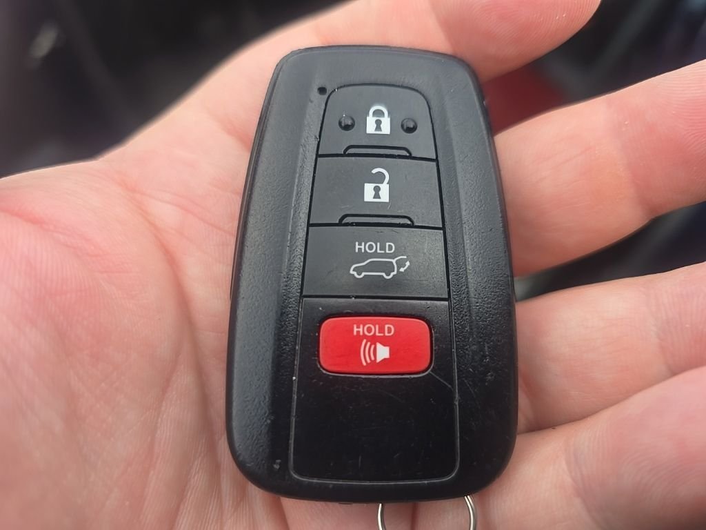 Used 2022  Toyota XSE image 19