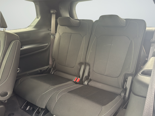 Used 2025 White Jeep Laredo image 29