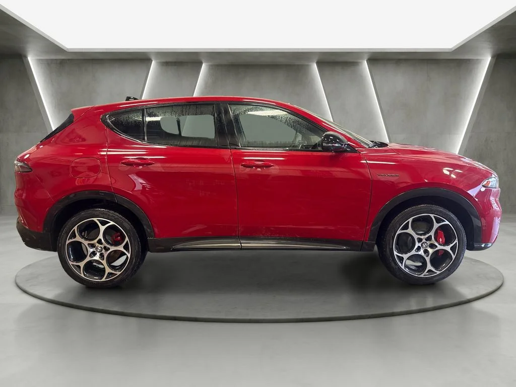 Used 2024 Red Alfa Romeo Veloce image 5