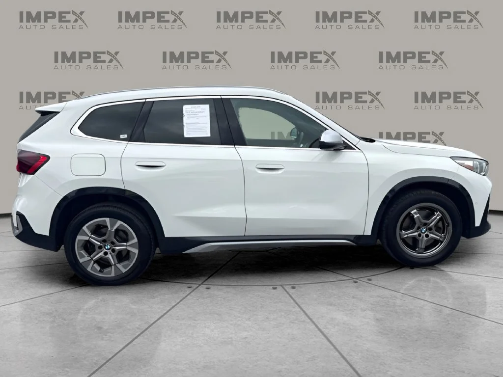 Used 2023 White BMW xDrive28i image 6