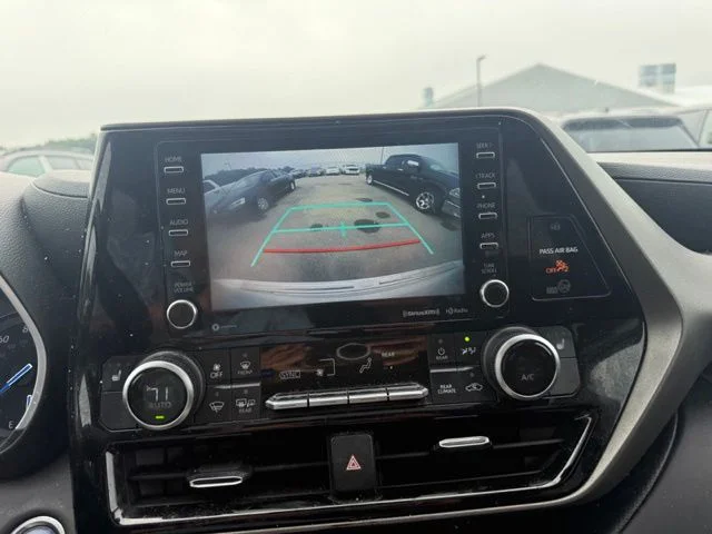 Used 2020 White Toyota XLE image 12