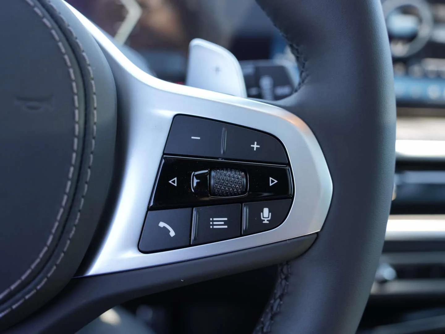 New 2026 Alpine White BMW sDrive40i image 17