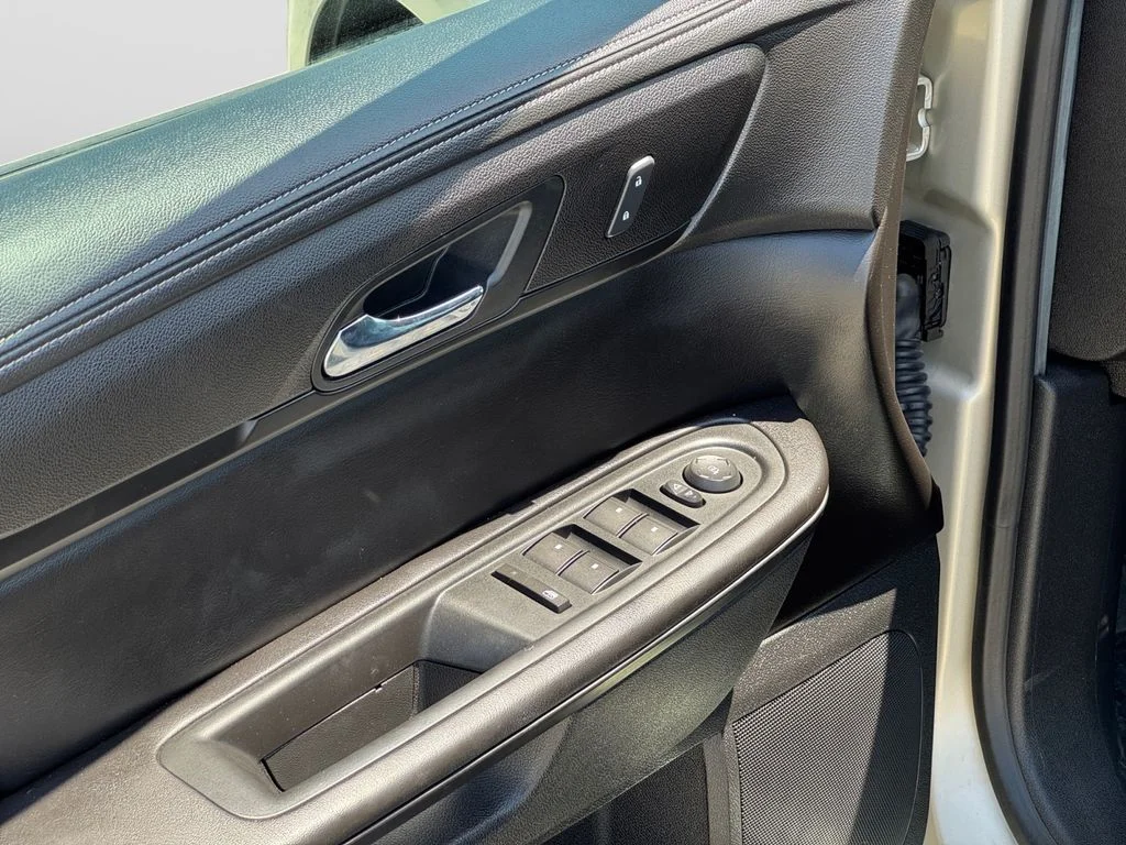 Used 2015 Gold Chevrolet 2LT image 10