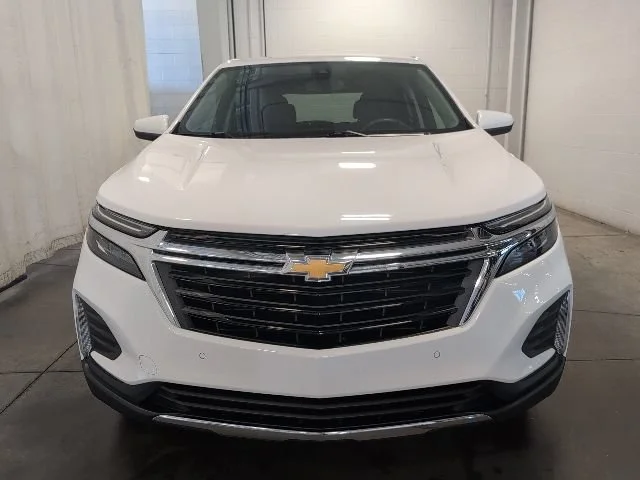 Used 2022 Summit White Chevrolet LT image 2