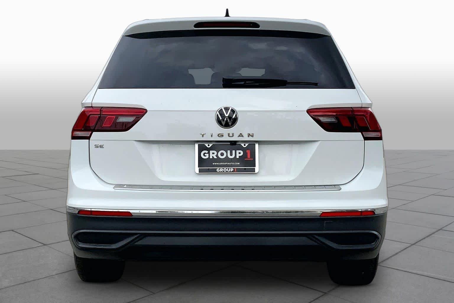 Used 2022 Pure White Volkswagen SE image 9