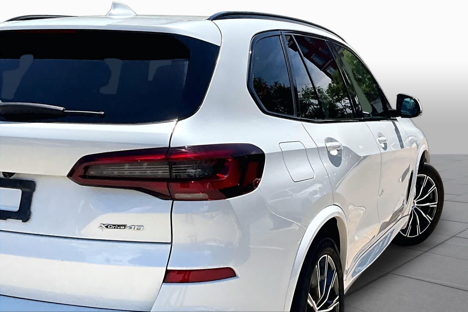 Used 2022 Mineral White Metallic BMW xDrive40i image 12