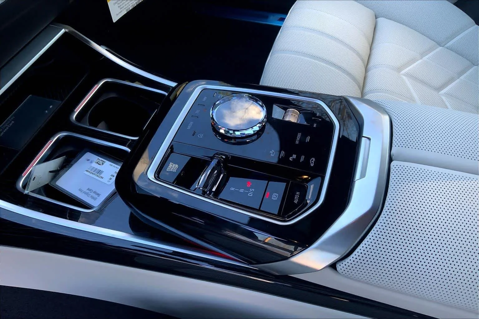 2026 BMW 7 Series 750e - Photo 7