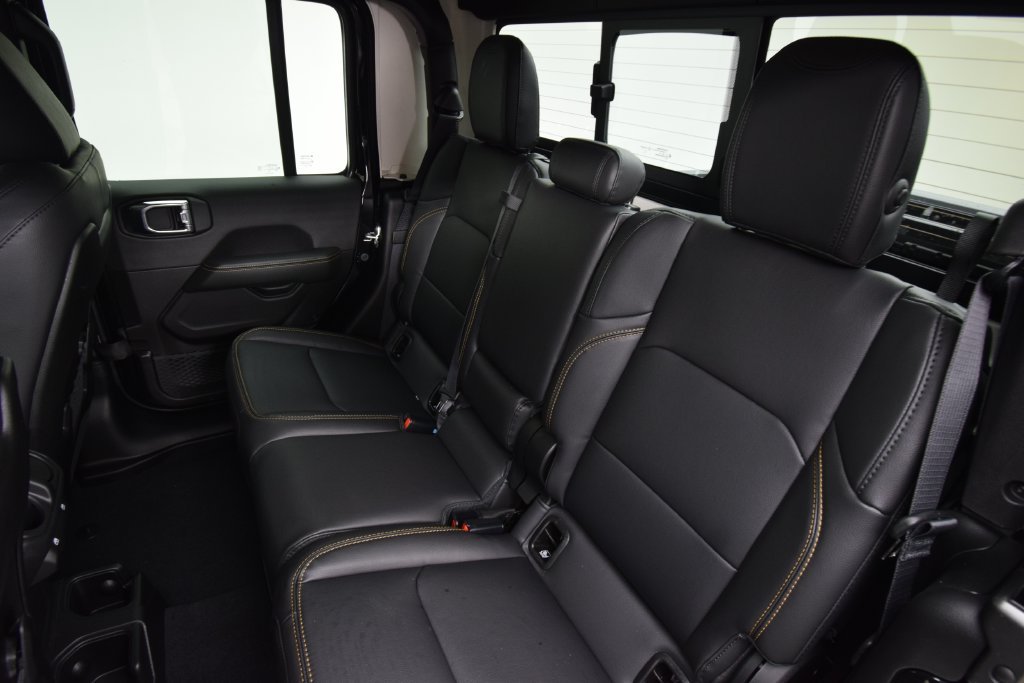 New 2026 Black Clear-Coat Exterior Paint Jeep Sahara image 37