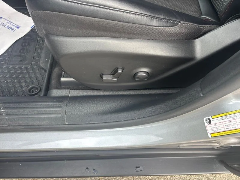 Used 2022 Silver Jeep Trailhawk image 28