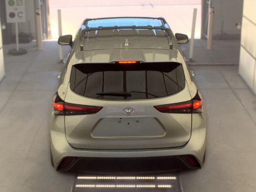 Used 2021 Silver Toyota XLE image 9