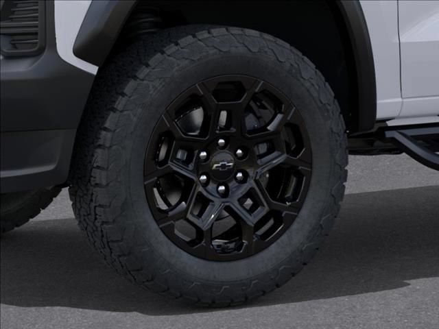 New 2026 Summit White Chevrolet Trail Boss image 9