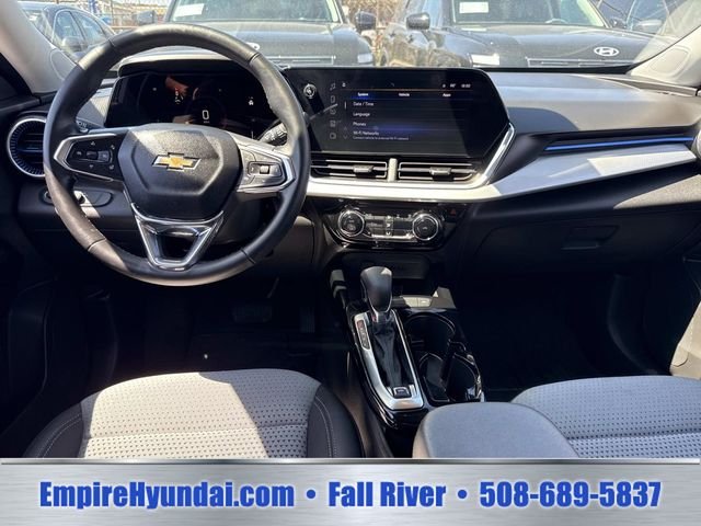 2025 Chevrolet Trax LT - Photo 14