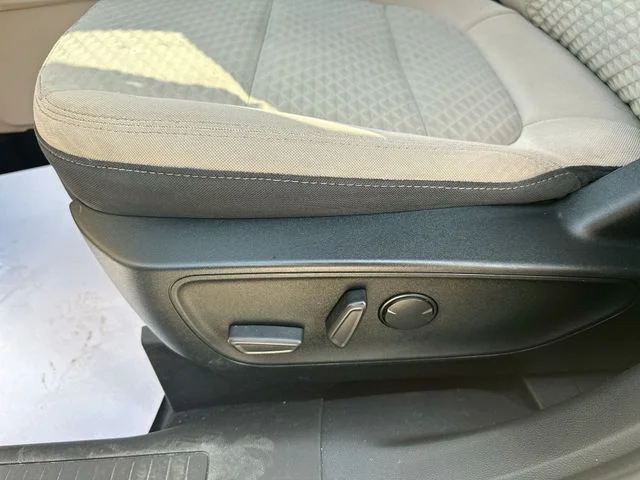 Used 2022 Silver Ford SE image 37