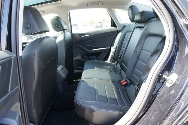 Used 2024  Volkswagen SE image 19