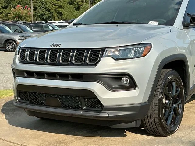 New 2026 Silver Zynith Metallic Clear-Coat Exterior Paint Jeep Latitude image 10