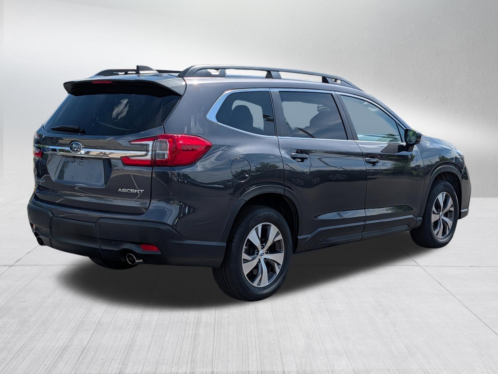 Used 2025 Magnetite Gray Metallic Subaru Premium image 7