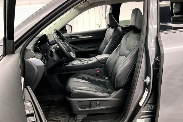 Used 2022 Graphite Shadow INFINITI LUXE image 24