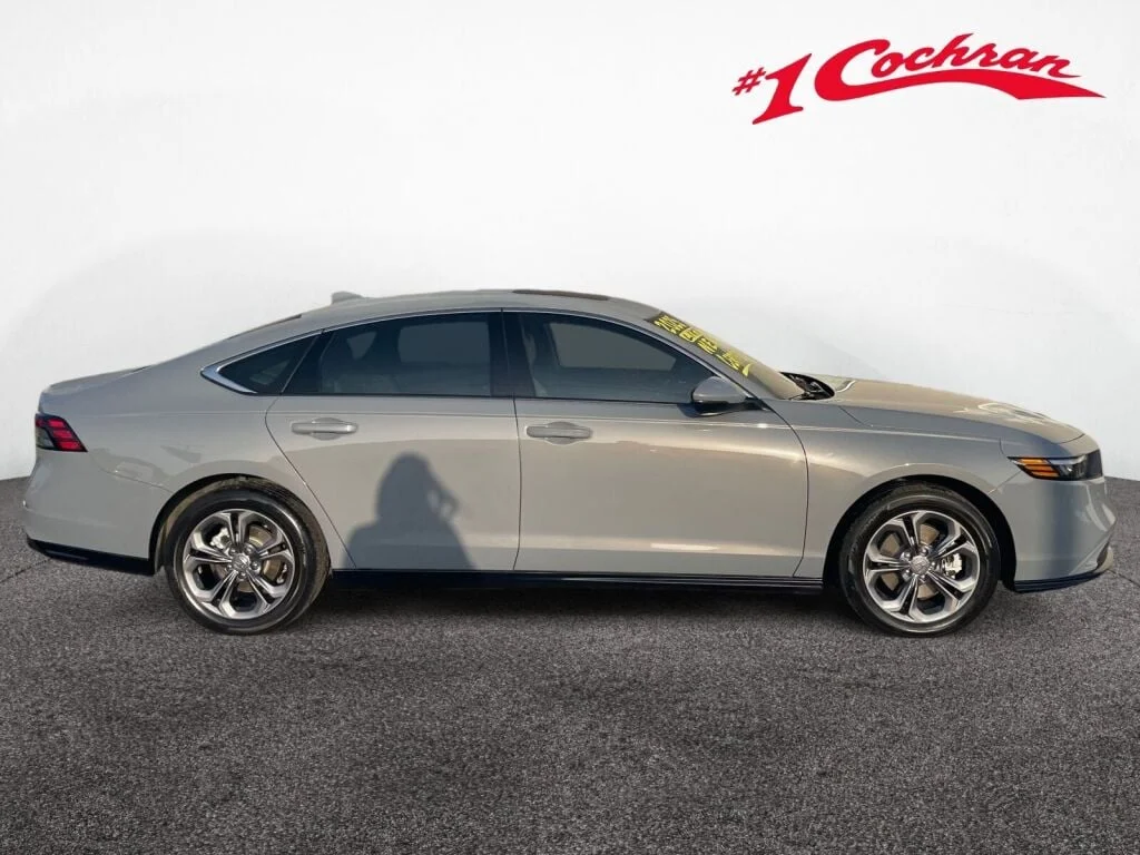 Certified Used 2025 Urban Gray Pearl Honda EX-L image 29