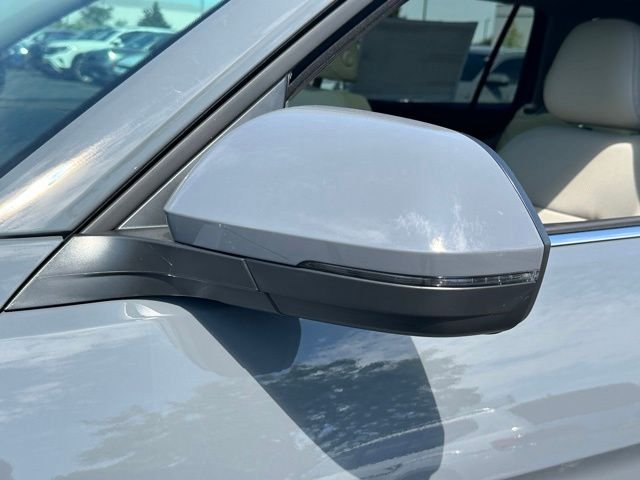 New 2026 Pure Gray Volkswagen 2.0T SE w/Technology image 11