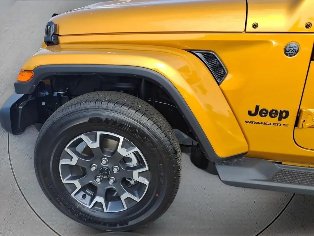 New 2026 Goldilocks Exterior Paint Jeep Sahara image 4