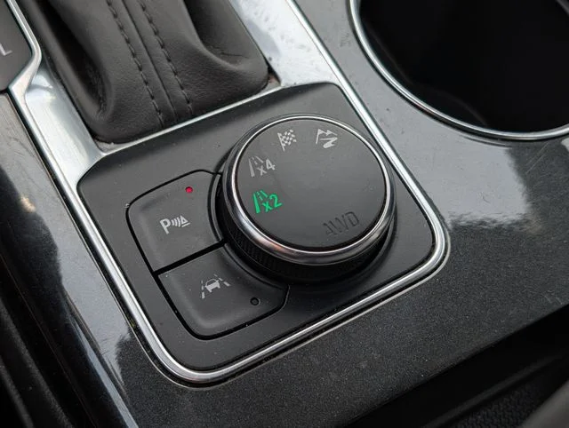 Used 2024 Black Chevrolet Premier image 23