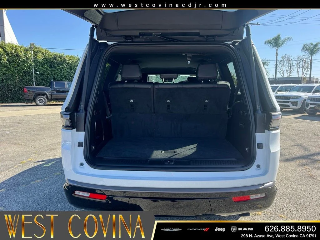 New 2026 Bright White Clear-Coat Exterior Paint Jeep Limited Altitude image 13