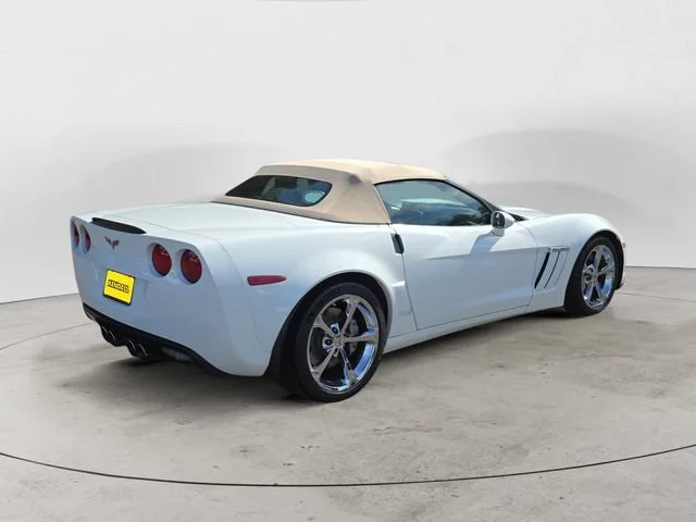 Used 2010 ARCTIC WHITE Chevrolet Z16 Grand Sport w/3LT image 5