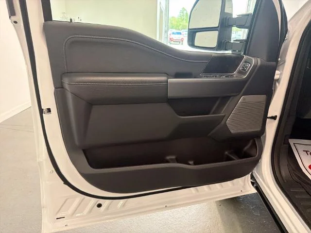 New 2027 Oxford White Ford F-250® Lariat® image 26