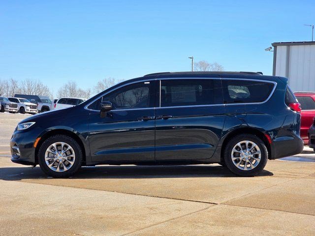Used 2022 Fathom Blue Pearlcoat Chrysler Touring L image 4
