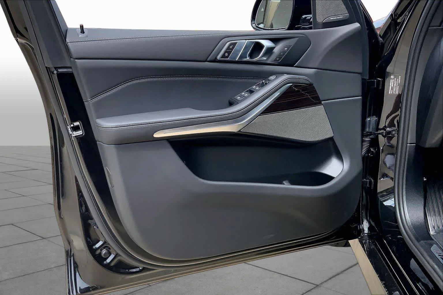 New 2026 Black Sapphire Metallic BMW xDrive40i image 10