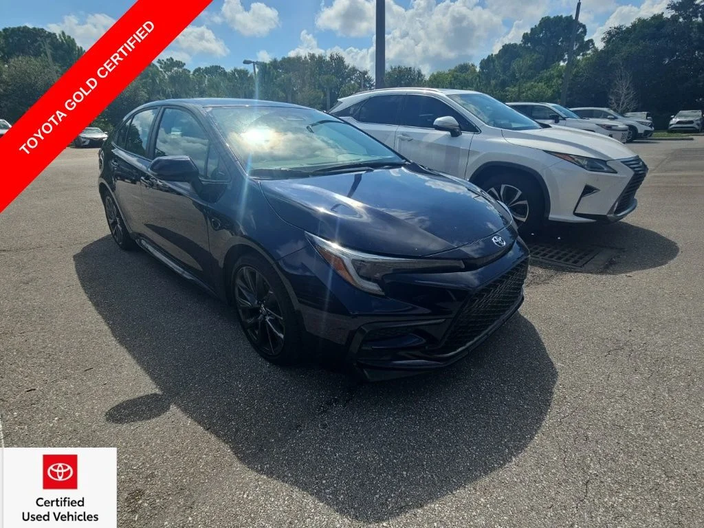 Used 2023  Toyota SE image 1