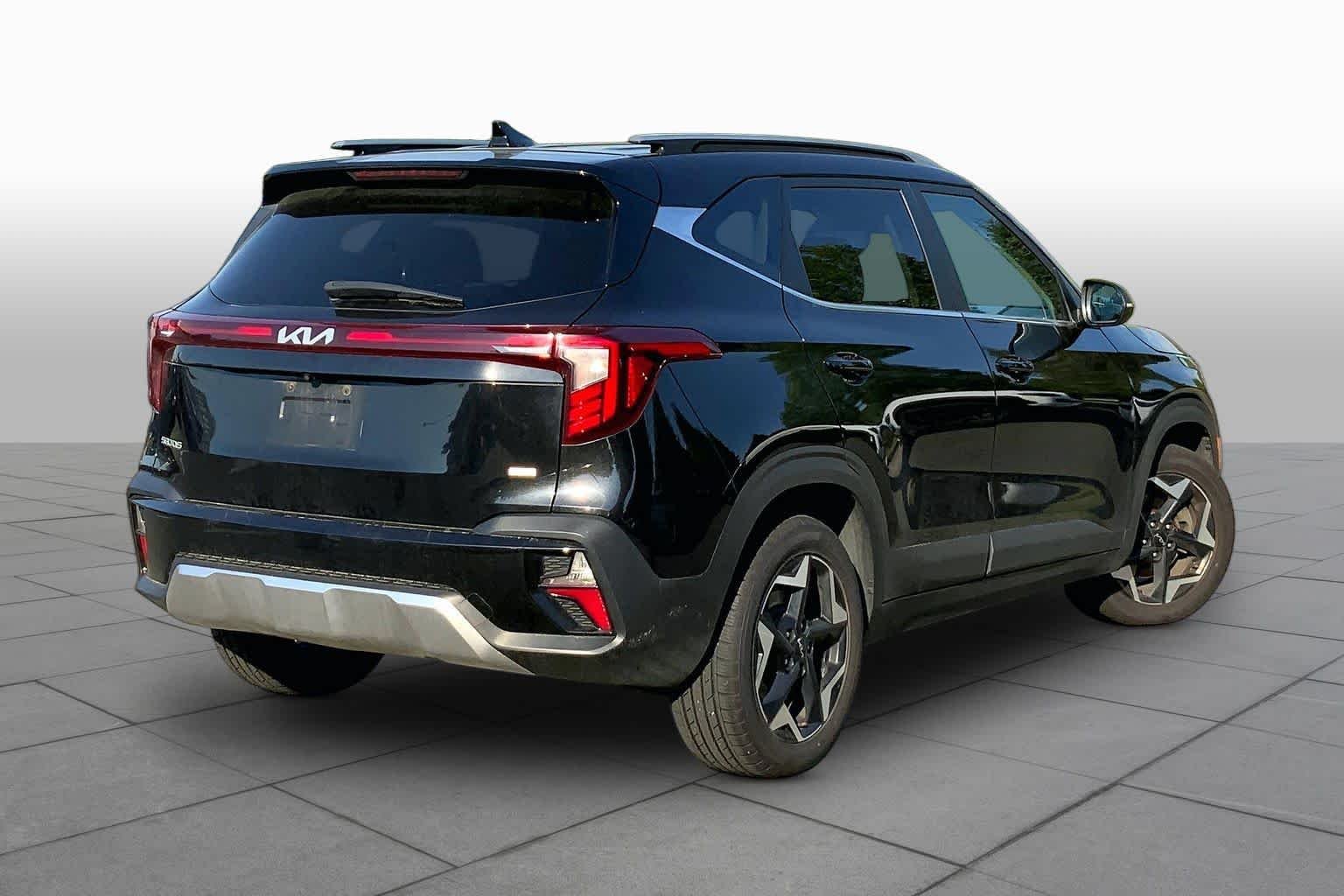 Used 2024 Fusion Black Kia EX image 13