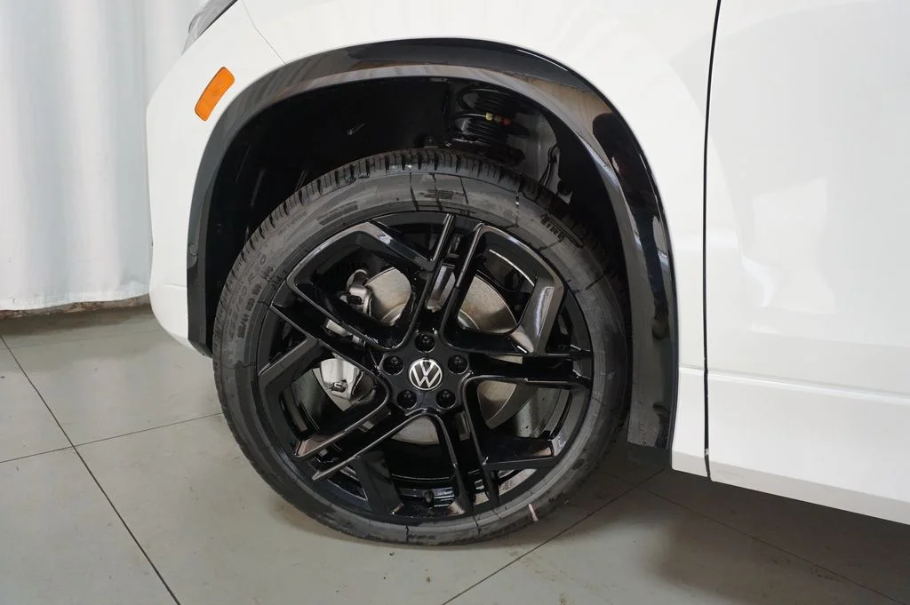 New 2026 White Volkswagen 2.0T SE R-Line Black image 30