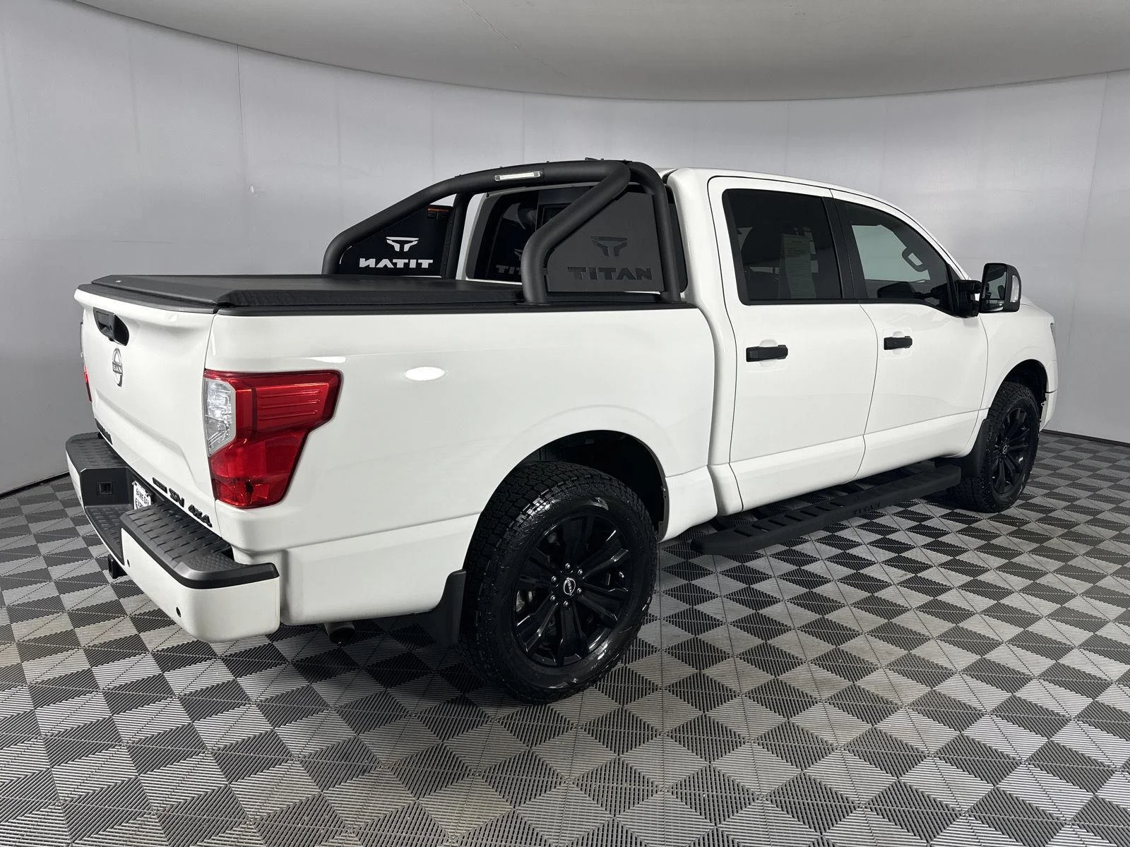 Used 2024 Glacier White Nissan SV image 24