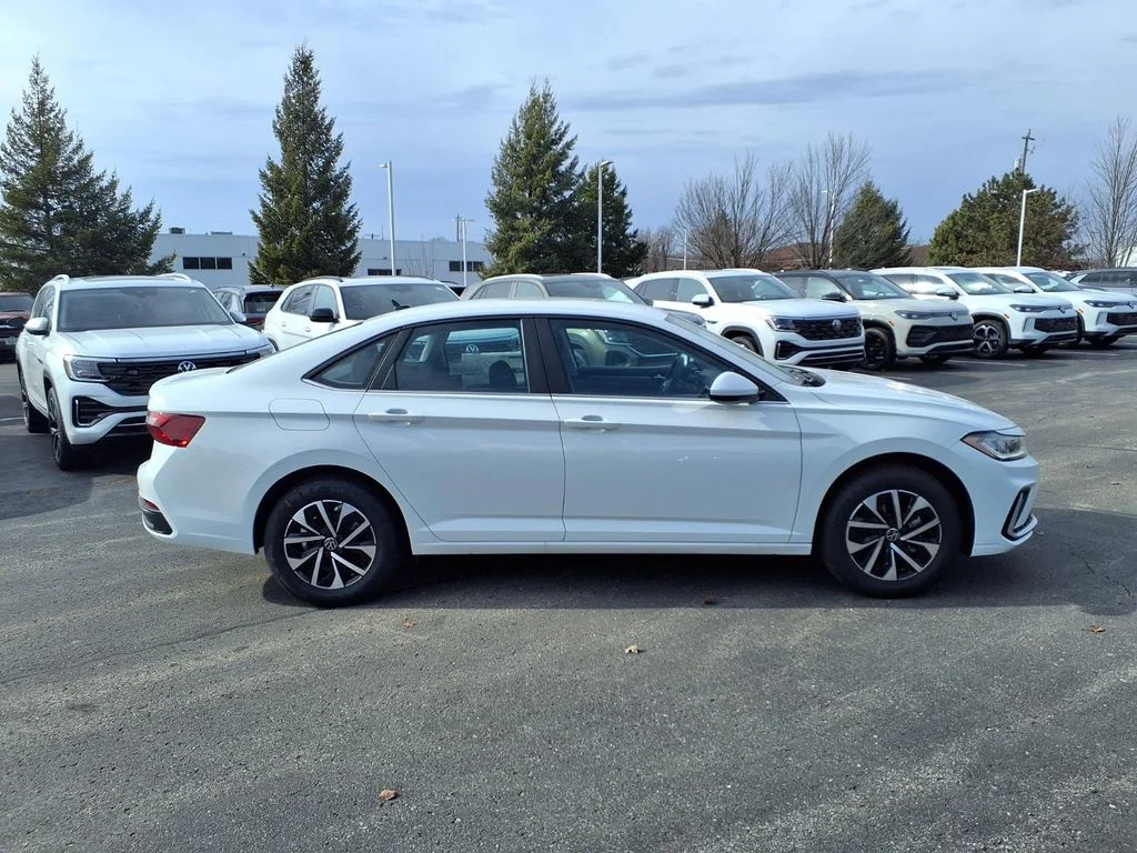 New 2026 Pure White Volkswagen 1.5T S image 3